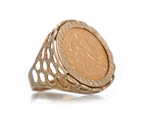 ELIZABETH II HALF SOVEREIGN RING 2001 in nine carat gold shank, size NQty: 7.1g
