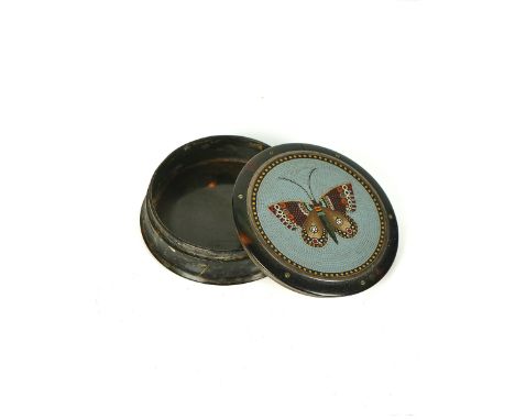 AN ITALIAN MICRO-MOSAIC INLAID TORTOISESHELL SNUFF BOXSecond Quarter 19th CenturyThe lid with butterfly on a blue ground, met