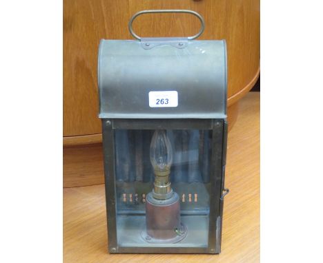 VINTAGE BRASS COACH/CARRIAGE LAMP 