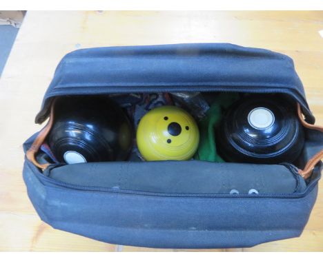 VINTAGE BOWLING BOWLS IN BAG