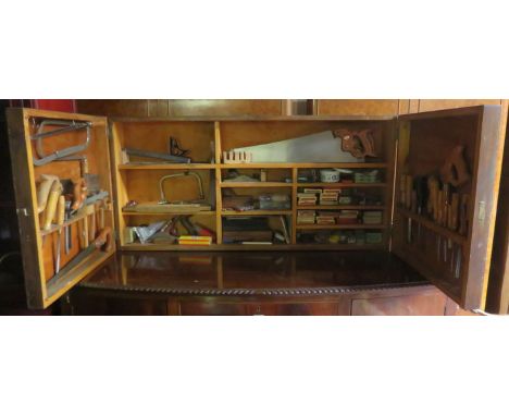 VINTAGE FOLDING CARPENTER'S CHEST WITH VARIOUS WOODWORKING TOOLS