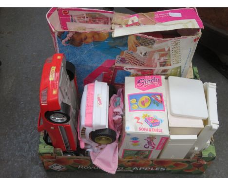 PARCEL OF BARBIE AND SINDY VINTAGE ACCESSORIES 
