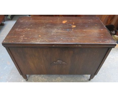 VINTAGE BLANKET BOX 