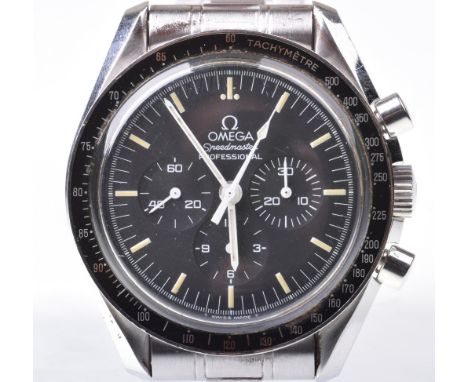 Omega: A Speedmaster Professional Moon Watch stainless steel manual wind chronograph bracelet wristwatchThe circular black di