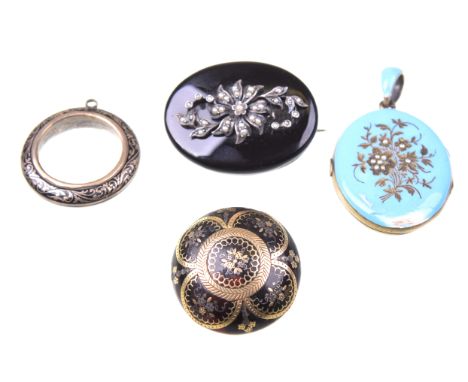A 19th century tortoiseshell piqué work broochOf circular form and quatrefoil design, with foliate detail, diameter 3.4cm, to