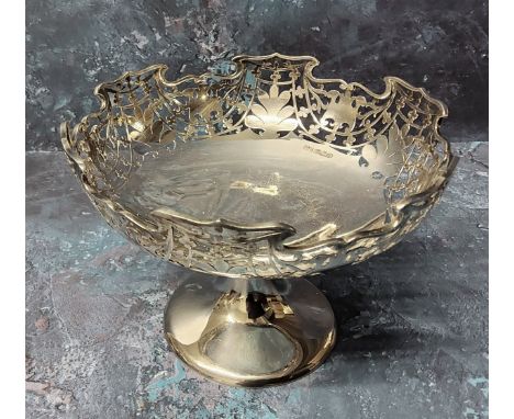 A silver tazza, pierced with&nbsp; fretwork , 12cm high,&nbsp;Harrison Brothers &amp; Howson, Sheffield, 1926&nbsp;300g 