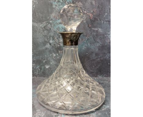 A silver mounted ships decanter, hallmarked&nbsp;W I Broadway &amp; Co,1993. Very Good condition. 