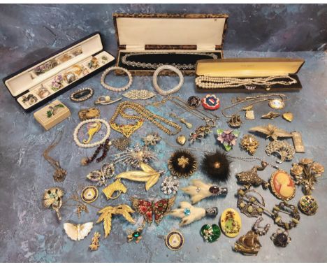 Costume jewellery including a vintage Scottish grouse foot brooch set with an oval purple stone; another with a turquoise sto