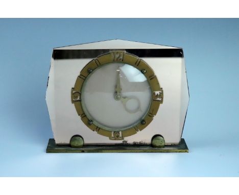 A 1950s mirrored mantle clock, 20 cm x 16 cm