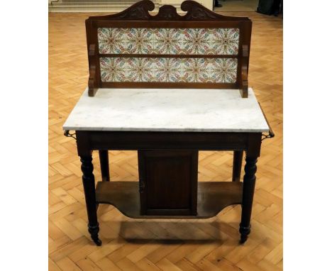 A Victorian tile-backed and marble-topped washstand, 93 cm x 54 cm x 119 cm