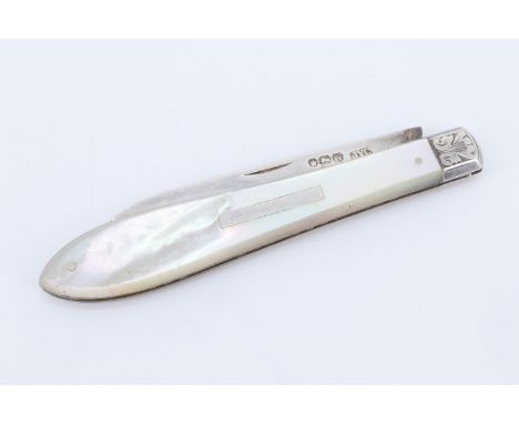 A Victorian folding silver fruit knife, having a mother-of-pearl grip scales, John Yeomans Cowlishaw, Sheffield, 1889