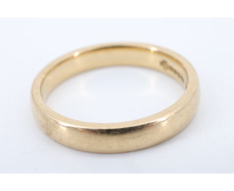 An 18 ct gold wedding band, Q/R, 5.6 g