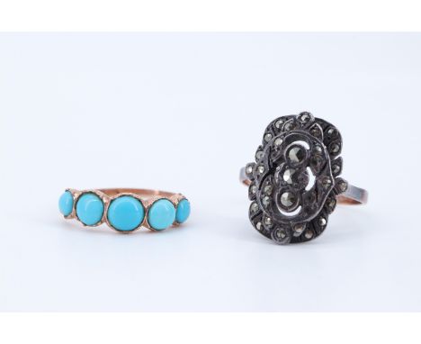 An early 20th Century lady's turquoise and yellow metal ring, set with five graduated turquoises in a line of rubbed over bez