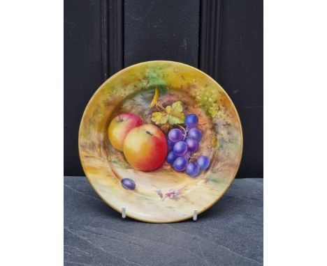 A Royal Worcester fruit painted cabinet plate,&nbsp;circa 1924,&nbsp;indistinctly signed, 18.5cm diameter. 