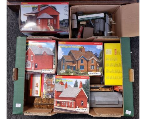 Skaledale:&nbsp;a collection of 7 boxed buildings, to include engine shed; together with a group of modern Hornby buildings; 