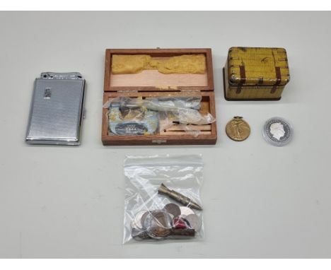 A mixed lot, to include a World War I Victory Medal, to: 301524 Pte W S Hewitt, Essex R. 