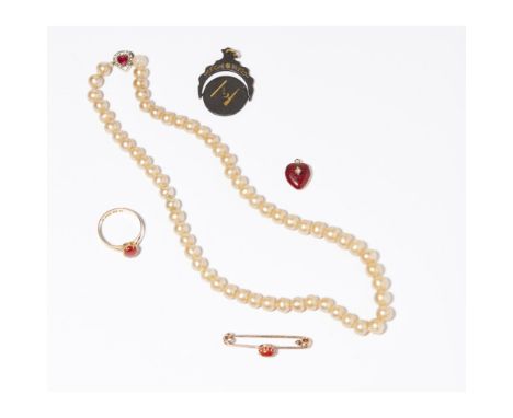 A collection of jewelleryto include a 9ct gold cornelian set ring, and a matching bar brooch; a red enamel and diamond set he