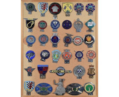 Collection of 34 car badges to include Bentley Drivers Club, x2 British Automobile Racing Club (BARC), Rolls Royce Owners Clu