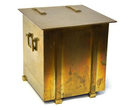 Art Deco copper and brass coal bin/scuttle with twin rectangular carrying handles to either side and a liner with handle. Has