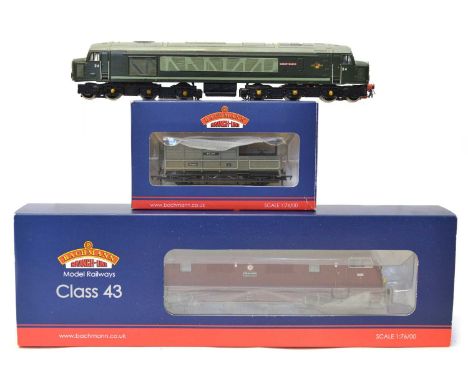 Bachmann OO gauge, 1:76/00 scale, 32-065 British Rail Class 43 Warship 'D865' Zealous in British Rail maroon, boxed. Bachmann