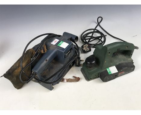 A Ferm FBS-800 sander together with a Bosch PHO 100 planer