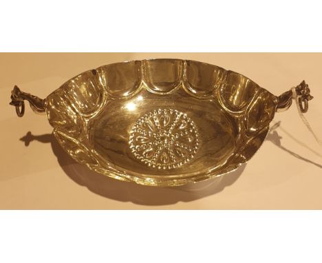 Hallmarked silver Viking long boat shaped sweetmeats bowl with dragon and ring handles L: 16 cm makers marks rubbed 122g 