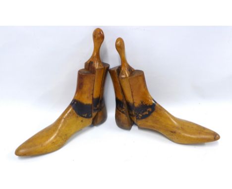 Pair of vintage fruitwood shoe lasts, 26cm tall assembled (2) 