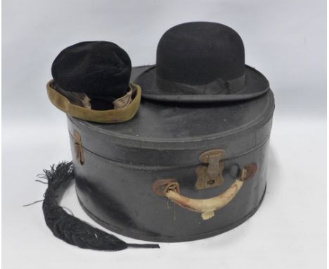 Leather hat box, 46 x 24cm, containing a G.A. Dunn & Co. Bowler hat and a vintage black and brown ladies hat (3) 