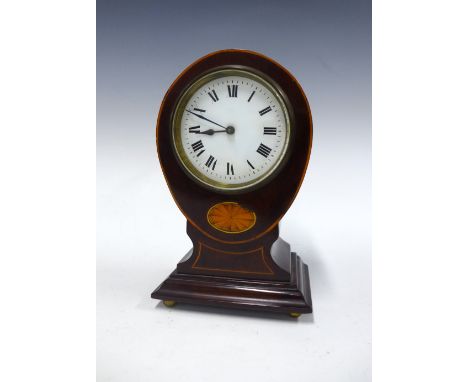 Early 20th century mahogany mantle clock, 21cm 