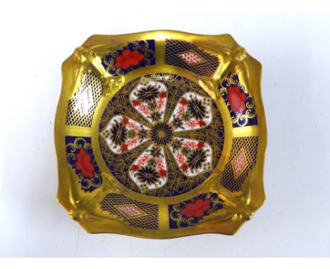 Royal Crown Derby Imari pattern trinket dish, 14cm diameter 