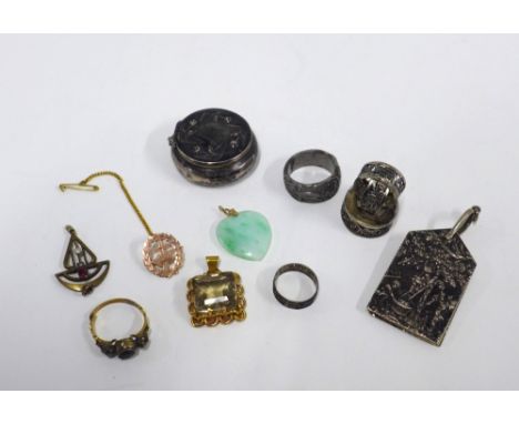 9ct gold pendant, various costume jewellery, a small silver trinket box and an aide memoire, etc (a lot) 
