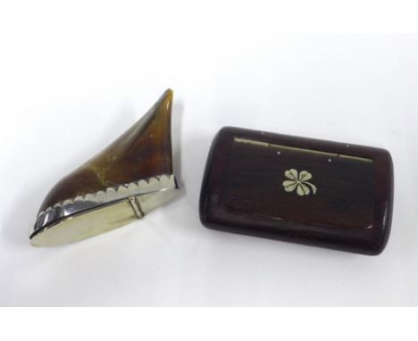 A white metal mounted horn snuff box together with a wooden snuff box with inlaid white metal clover motif (2) 