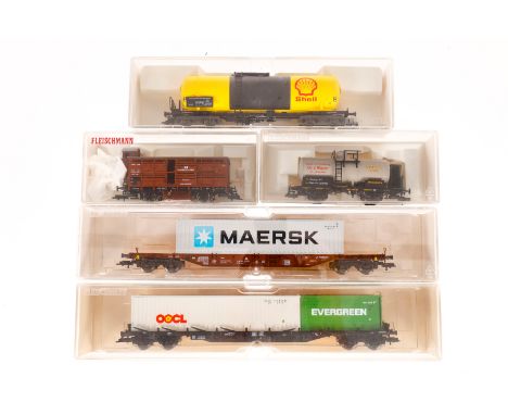 5 Fleischmann Wagen 5245, 5250, 5471, 855824 und 855827, Spur H0, Alterungsspuren, je im OK, Z 1-2