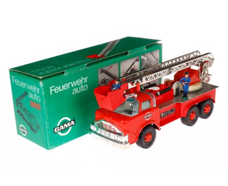 Gama Feuerwehr 2652, rot, Blech/Kunststoff, Friktion, Alterungsspuren, mit Korb und 2 Figuren, L 34,5, im leicht besch. OK, Z