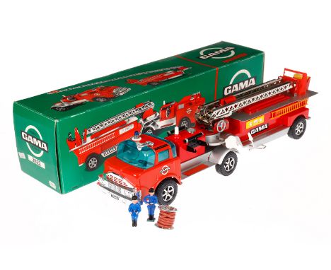 Gama Feuerwehr 2622, rot, Friktion, Blech/Kunststoff, mit Schlauchrolle und 2 Figuren, Alterungsspuren, Gesamtlänge 54,5, im 