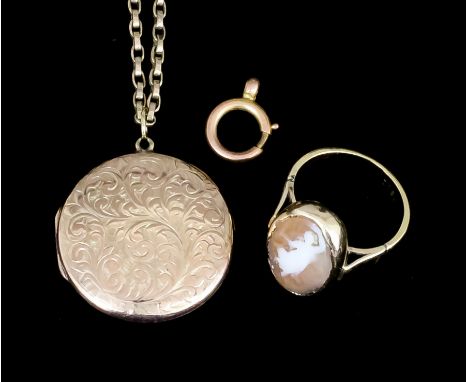A late Victorian 18ct gold mounted shell cameo ring, the oval face carved with a figure of a dancing maiden (gross weight 5.5