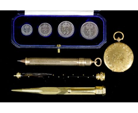 A George V 9ct rose gold extending pencil by S. Morden & Co, the body with engine turned and reeded decoration, 70mm overall 