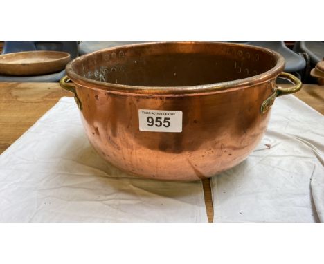  Sale Item:    COPPER POT (AF)   Vat Status:   No Vat   Buyers Premium:  This lot is subject to a Buyers Premium of 17.5% + V