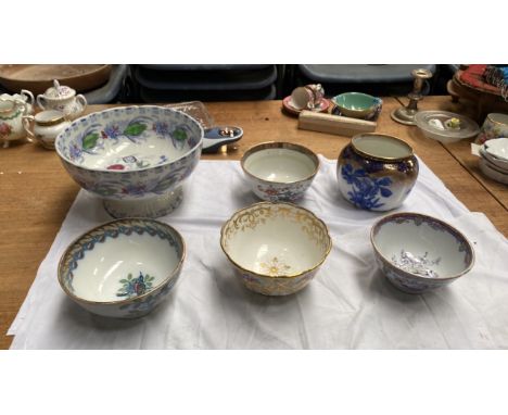  Sale Item:    BOX 6 BOWLS   Vat Status:   No Vat   Buyers Premium:  This lot is subject to a Buyers Premium of 17.5% + Vat @