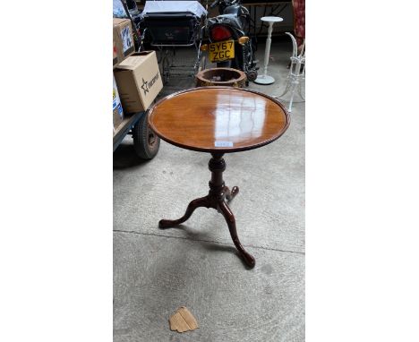  Sale Item:    MAHOGANY ROUND OCC.TABLE   Vat Status:   No Vat   Buyers Premium:  This lot is subject to a Buyers Premium of 