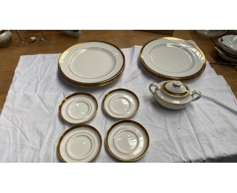  Sale Item:    14 PCE SPODE NOTTINGHAM (AF)   Vat Status:   No Vat   Buyers Premium:  This lot is subject to a Buyers Premium