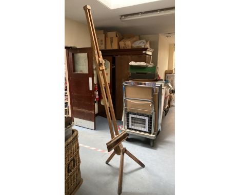  Sale Item:    WINSOR &amp; NEWTON LONDON EASEL(AF)   Vat Status:   No Vat   Buyers Premium:  This lot is subject to a Buyers