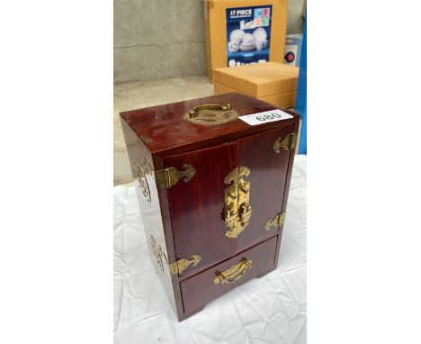  Sale Item:    SMALL ORIENTAL CABINET   Vat Status:   No Vat   Buyers Premium:  This lot is subject to a Buyers Premium of 17