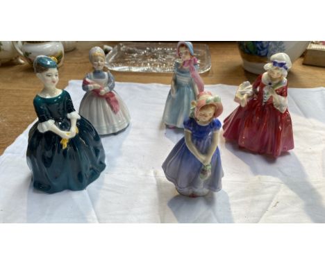  Sale Item:    5 SMALL ROYAL DOULTON FIGURINES   Vat Status:   No Vat   Buyers Premium:  This lot is subject to a Buyers Prem