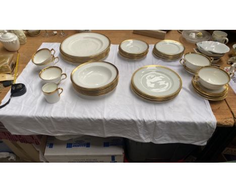  Sale Item:    4 PCE AYNSLEY ELIZABETH (AF)   Vat Status:   No Vat   Buyers Premium:  This lot is subject to a Buyers Premium