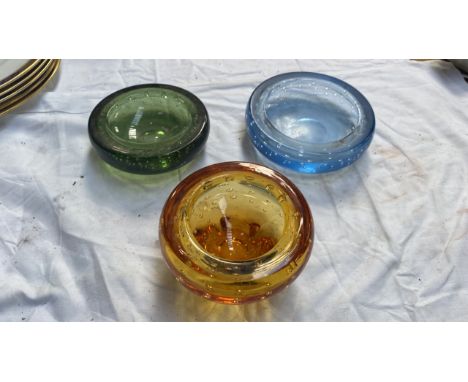  Sale Item:    3 GLASS BOWLS   Vat Status:   No Vat   Buyers Premium:  This lot is subject to a Buyers Premium of 17.5% + Vat