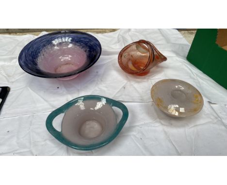 Sale Item:    BOX 4 PCS COLOURED GLASSWARE   Vat Status:   No Vat   Buyers Premium:  This lot is subject to a Buyers Premium