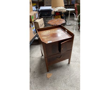  Sale Item:    MAHOGANY POT CUPBOARD (AF)   Vat Status:   No Vat   Buyers Premium:  This lot is subject to a Buyers Premium o