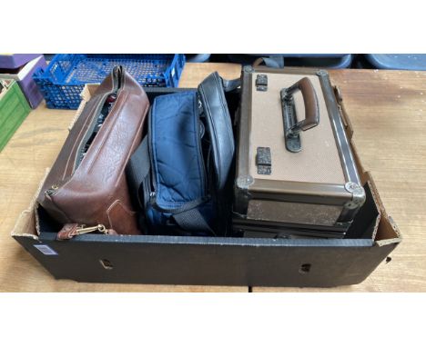  Sale Item:    ASSORTED CAMERAS &amp; ACCESSORIES (AF)  Vat Status:   No Vat   Buyers Premium:  This lot is subject to a Buye