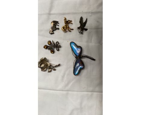  Sale Item:    6 ANIMAL &amp; FLOWER BROOCHES   Vat Status:   No Vat   Buyers Premium:  This lot is subject to a Buyers Premi